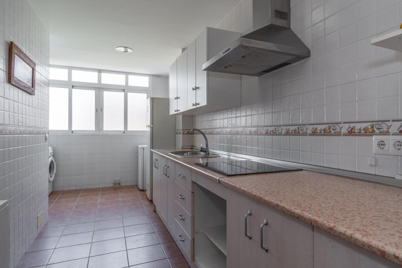 Tuguest Heroe Apartment Малага Экстерьер фото