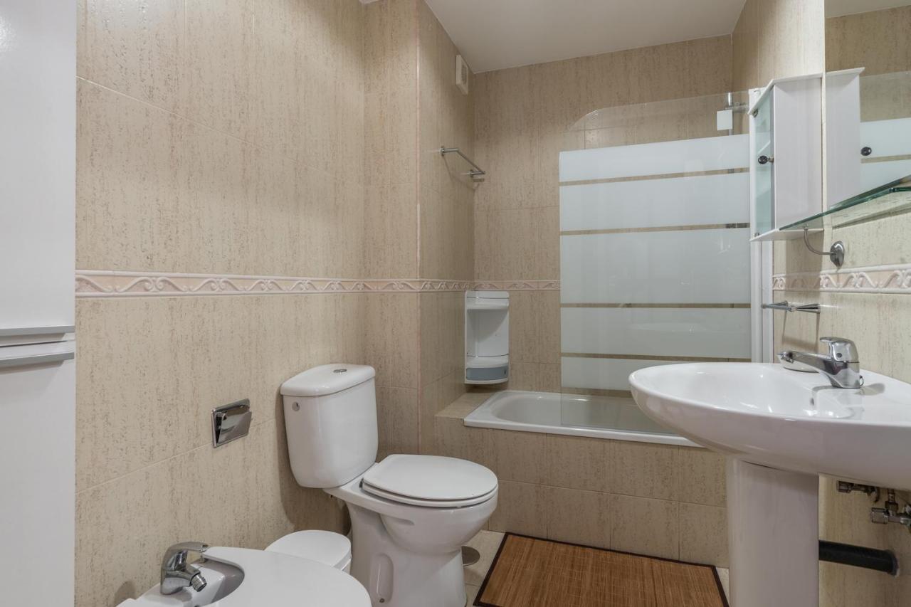 Tuguest Heroe Apartment Малага Экстерьер фото