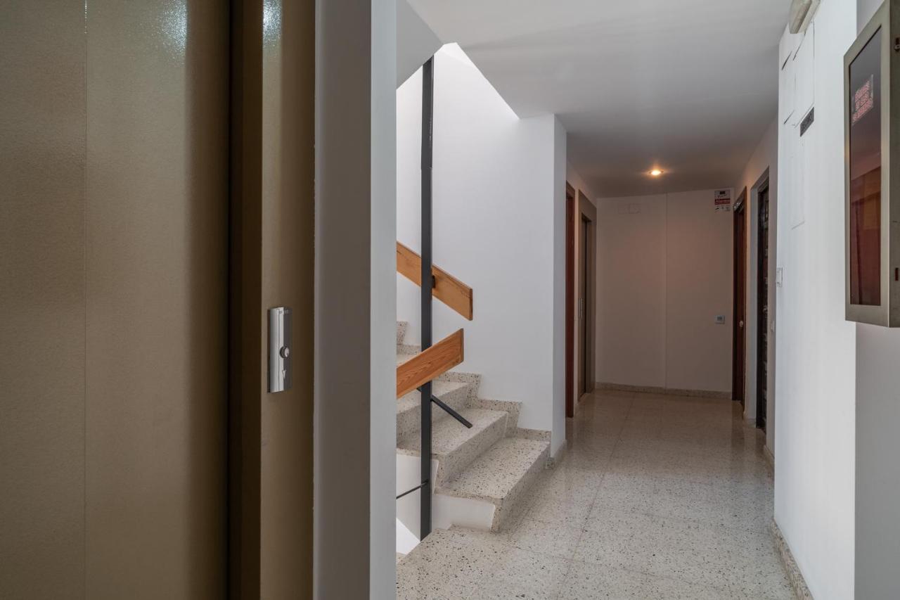 Tuguest Heroe Apartment Малага Экстерьер фото