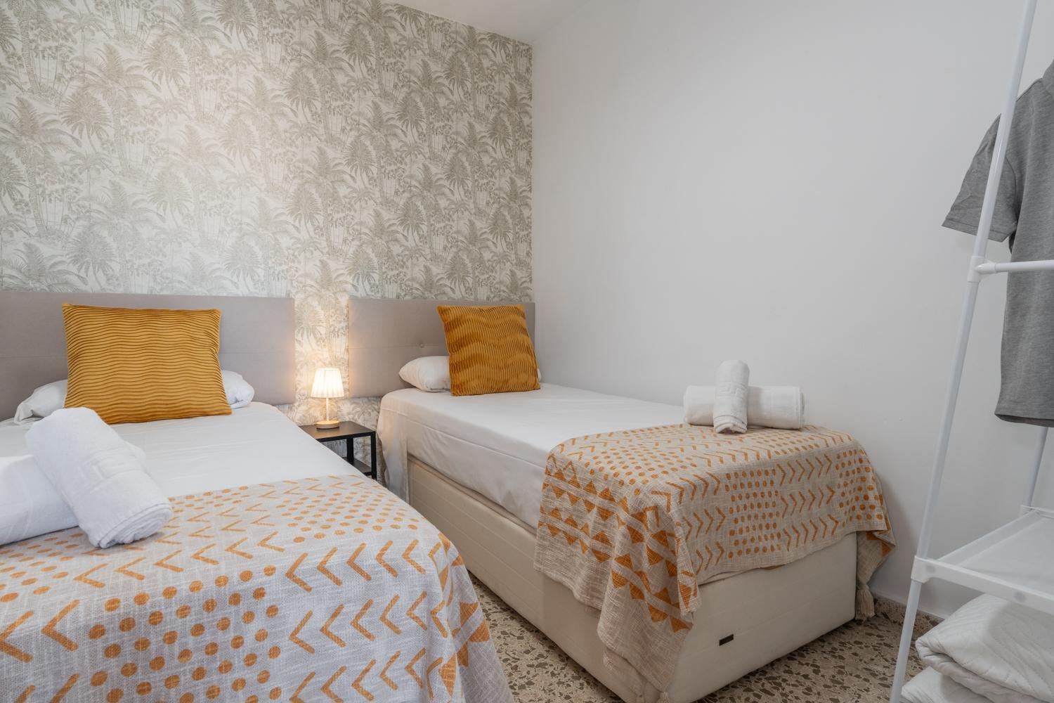 Tuguest Heroe Apartment Малага Экстерьер фото