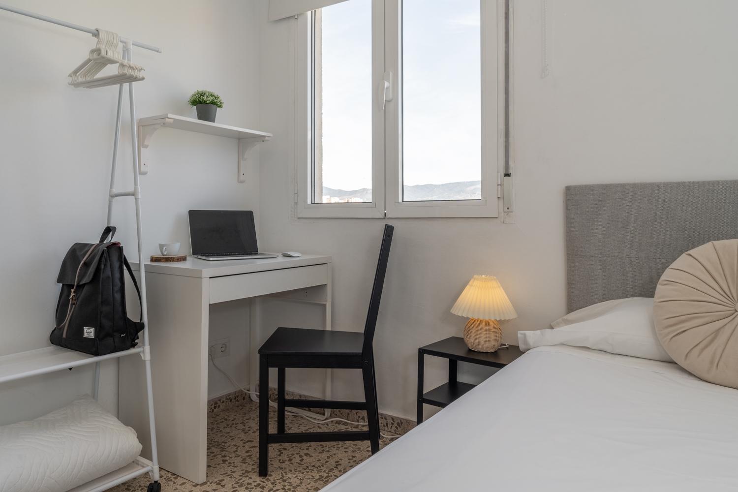 Tuguest Heroe Apartment Малага Экстерьер фото