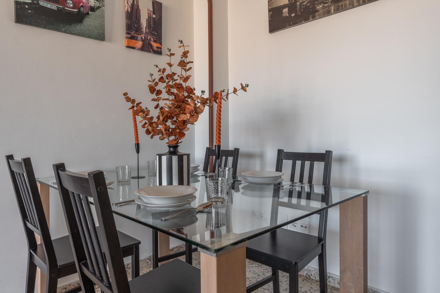 Tuguest Heroe Apartment Малага Экстерьер фото