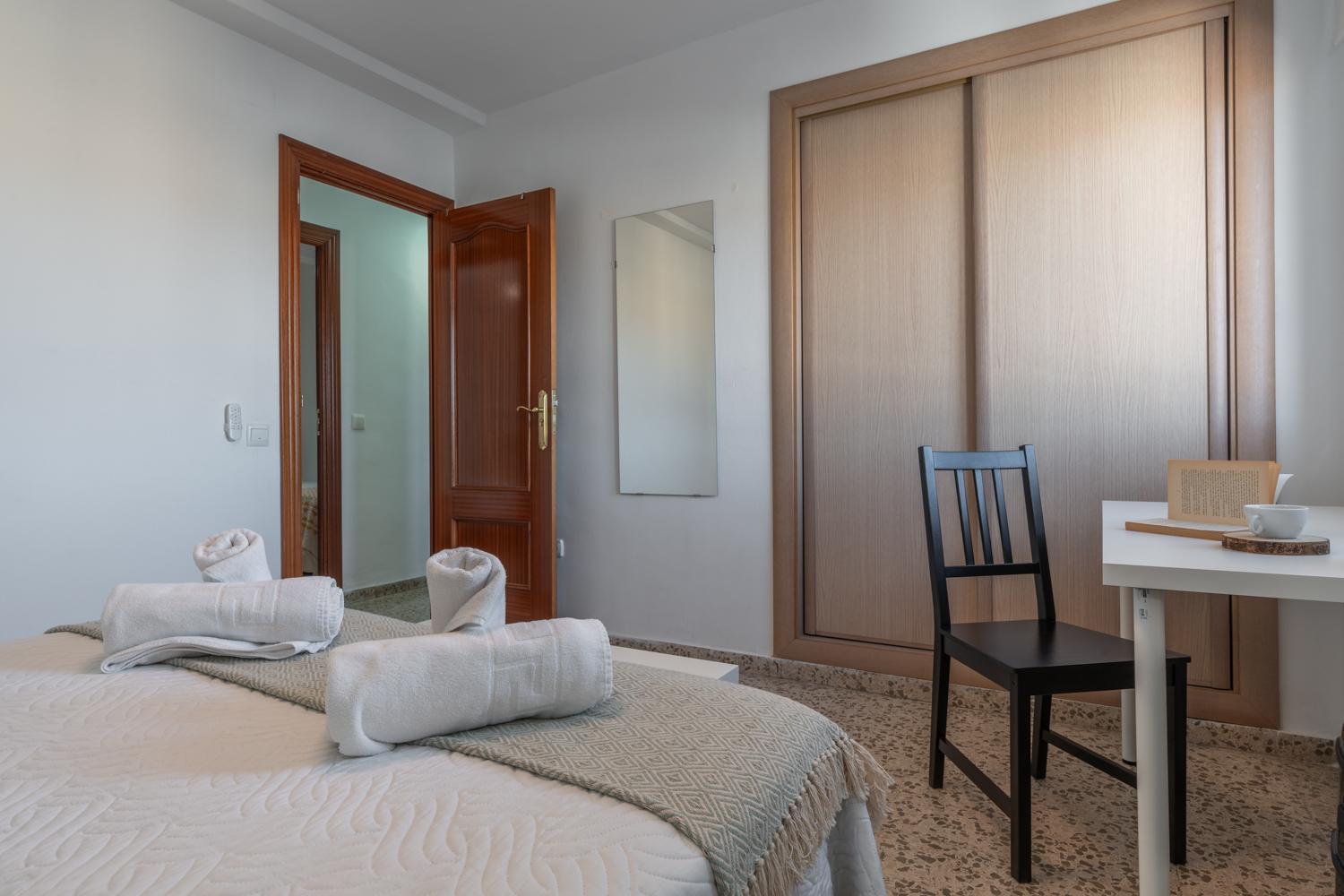 Tuguest Heroe Apartment Малага Экстерьер фото