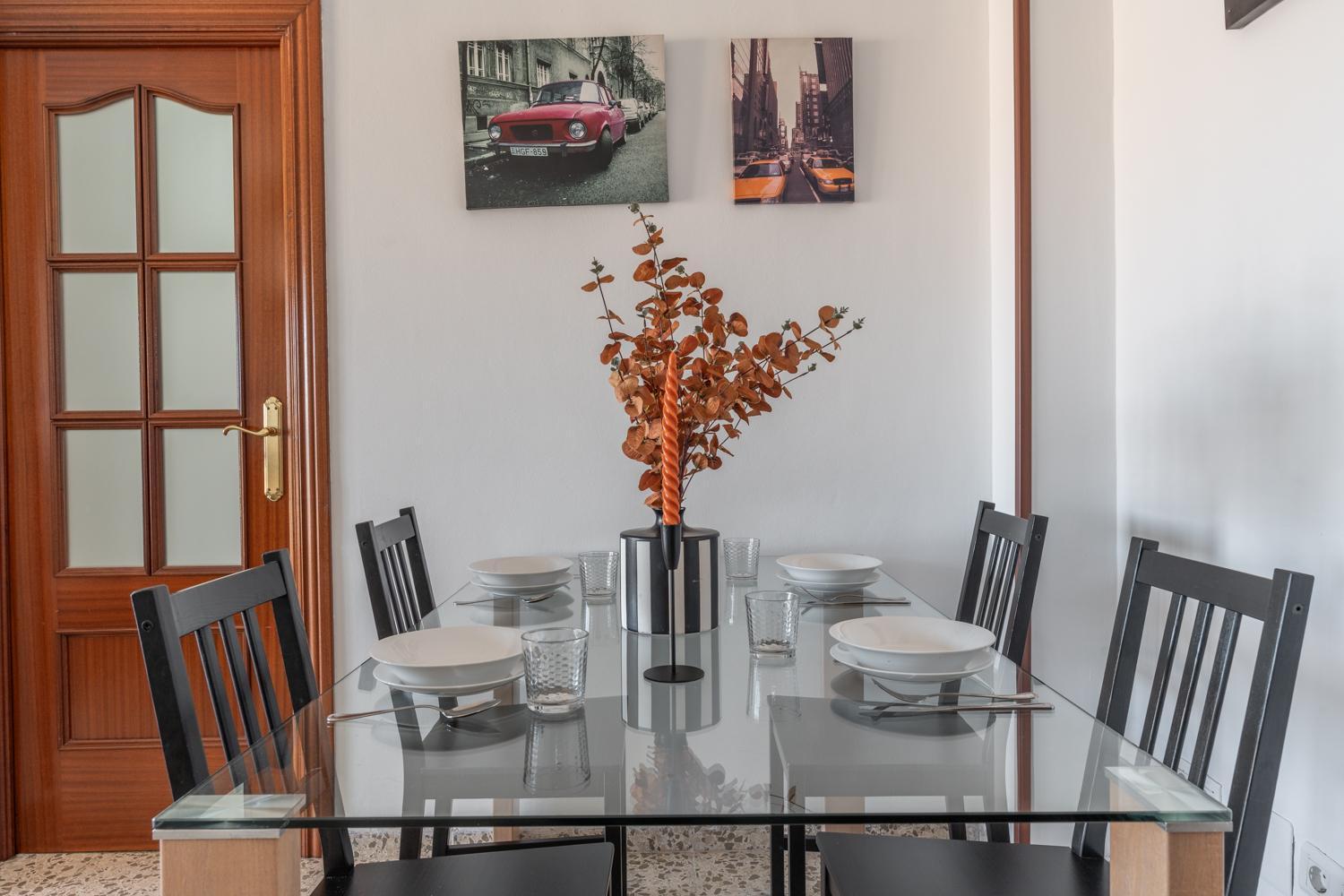 Tuguest Heroe Apartment Малага Экстерьер фото